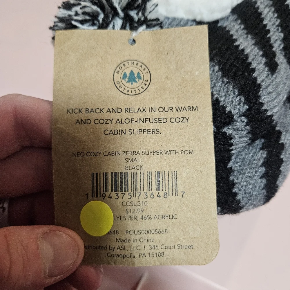Northeast Outfitters Youth Cozy Cabin Zebra Print Slipper Socks: NWT: SIZE 10K-4
